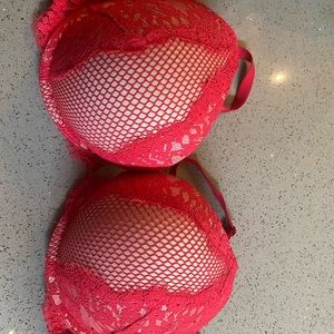 Victoria’s Secret bra, bombshell push-up bra padded, red, size 38C